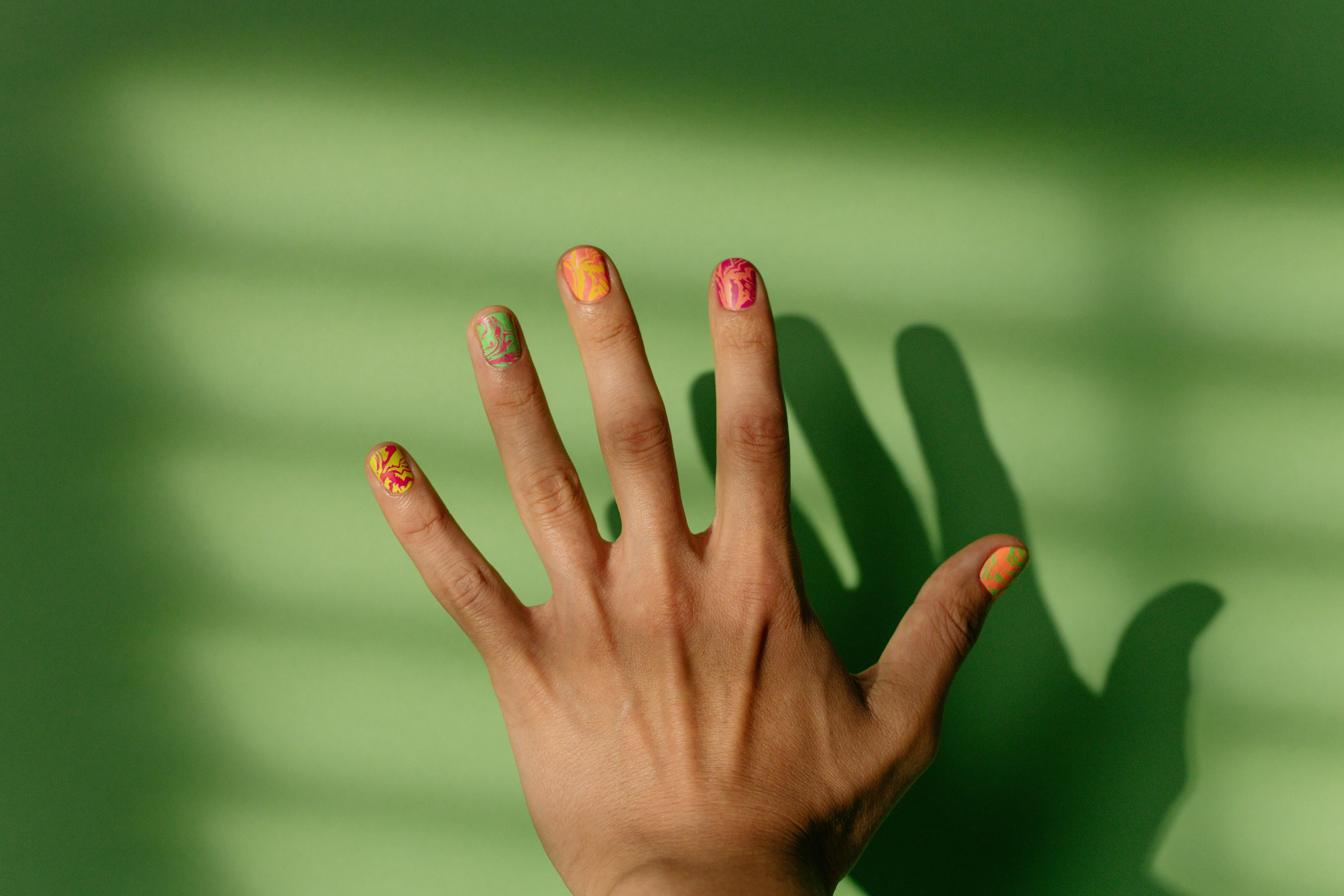 Колір лаку для нігтів можна обирати відповідно до сезону