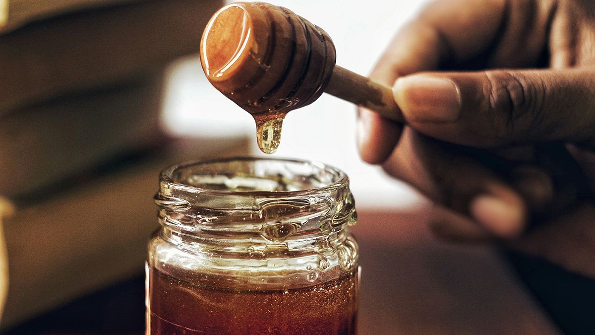 Часник та мед допомагають від болю в горлі та застуди