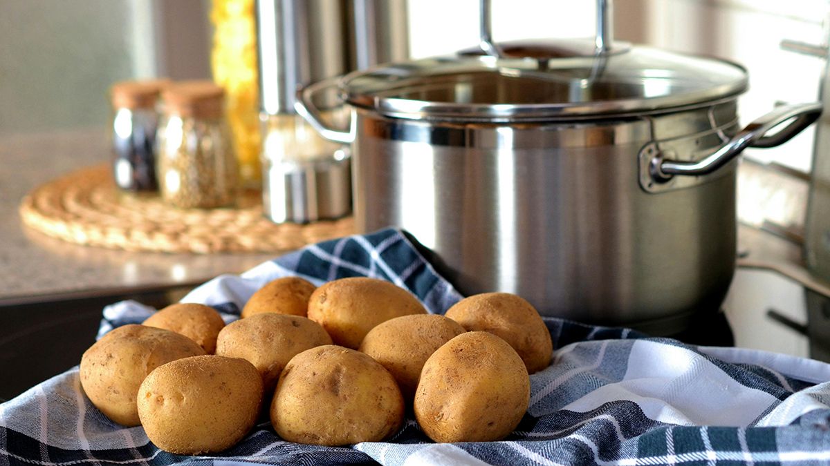 Як користуватися картопляним лушпинням