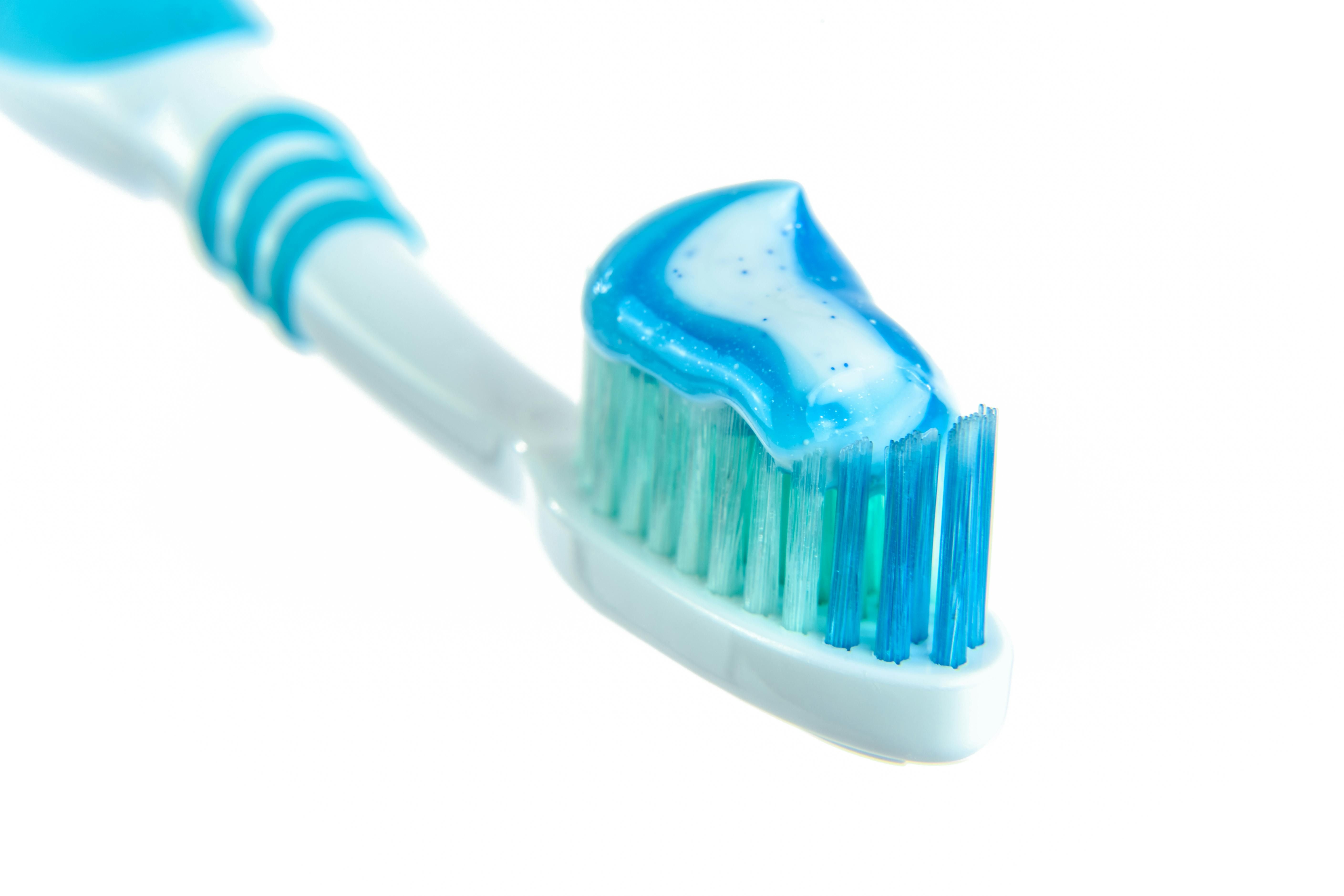 Зубну щітку потрібно регулярно замінювати