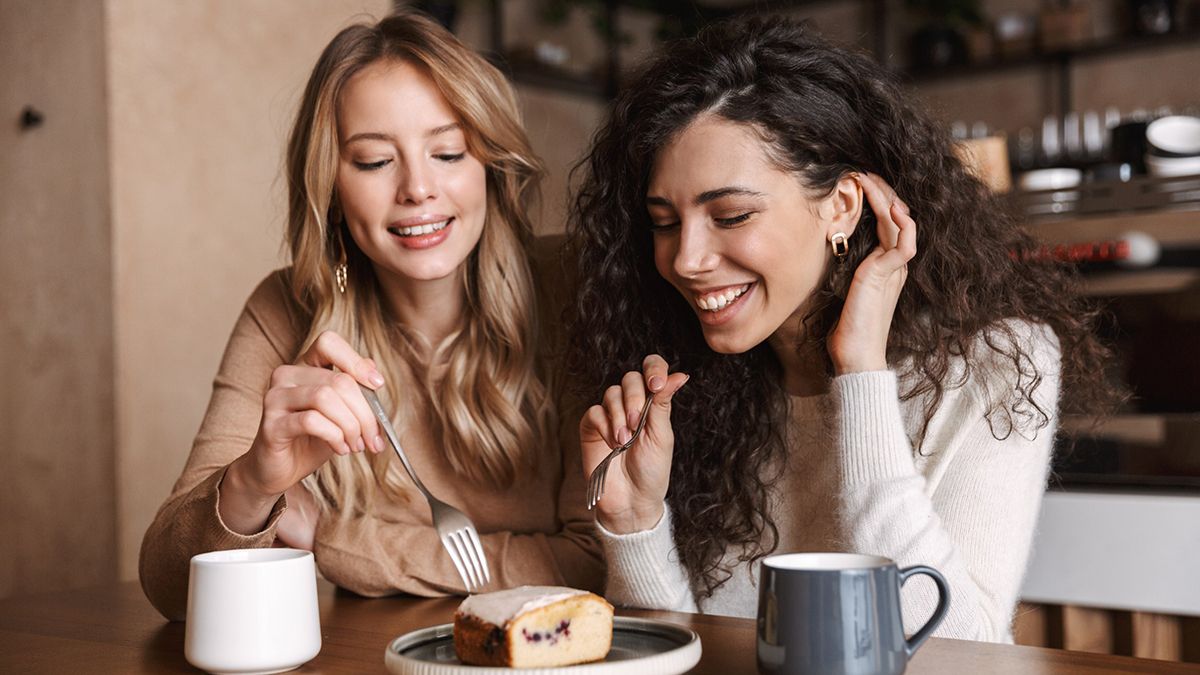 Вкусные сочетания кофе и чая с десертами и десертами Вкусные сочетания кофе и чая с десертами и десертами