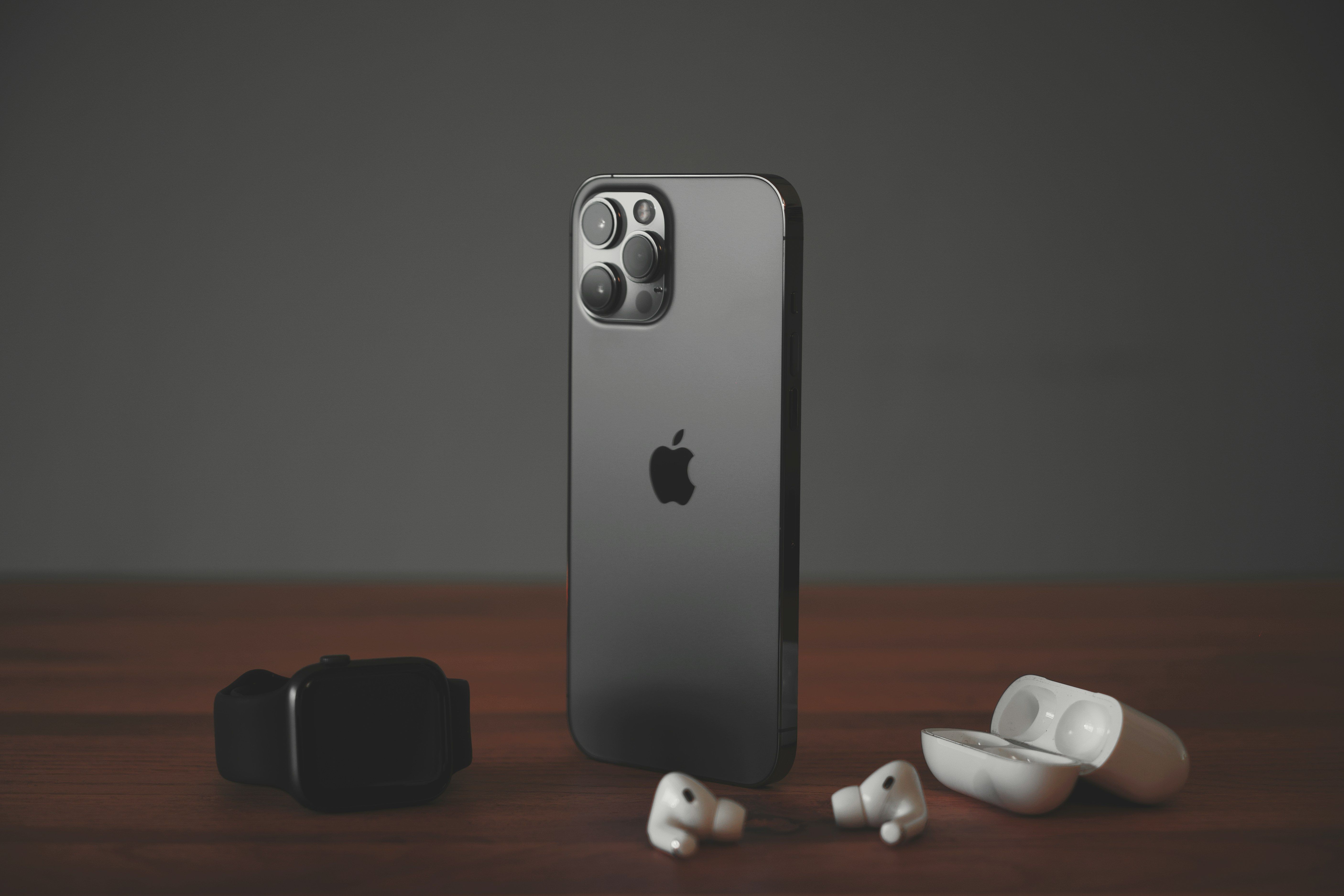 Навіщо в iPhone 3 камери - просте пояснення 