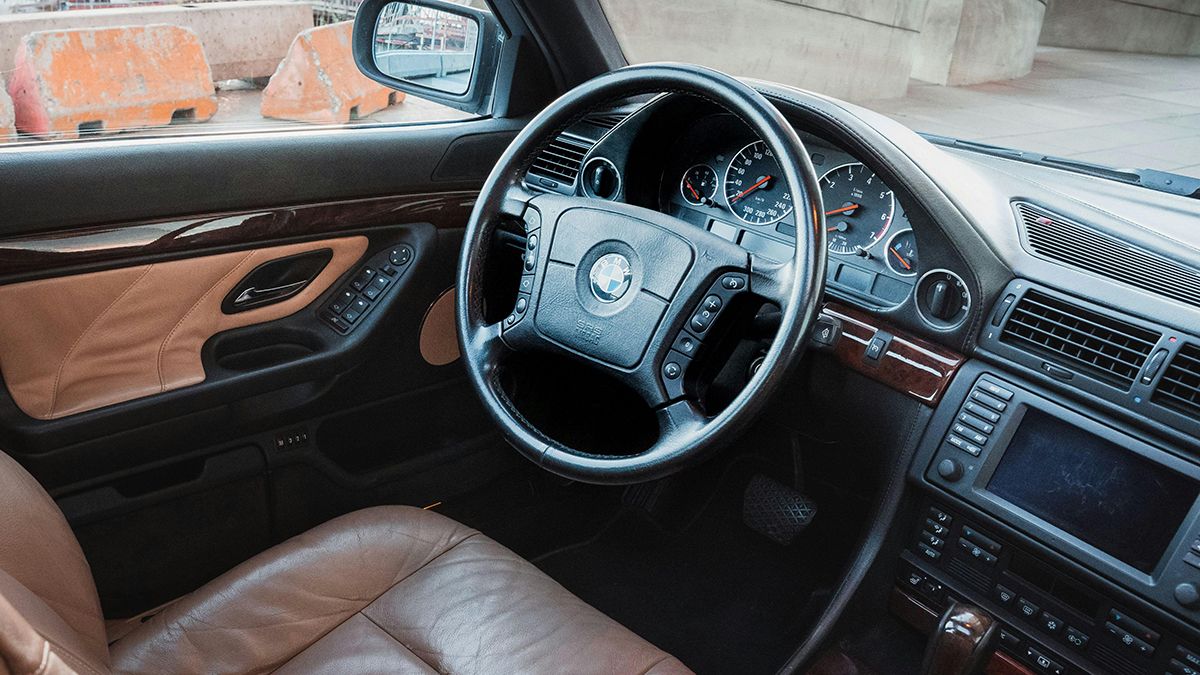 Поради для чистки салону автомобіля