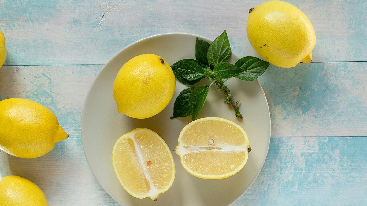 Шкірка лимона відлякує комах